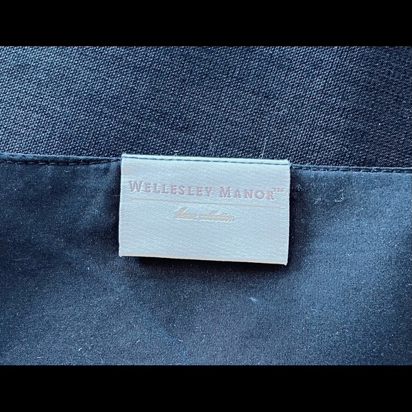 NWOT - Gorgeous raised appliqué table runner - Picture 5 of 5